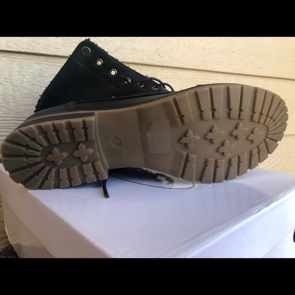 BRAND NEW IN BOX sz 9 boots - Picture 3 of 6